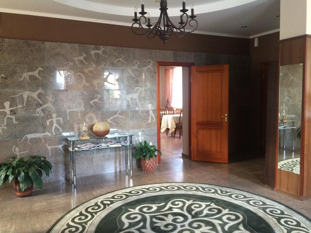Altyn Adam Hotel Павлодар Екстериор снимка